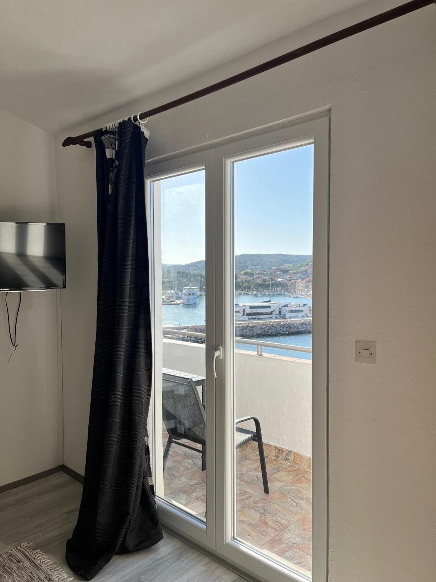 Apartments Peronja Jelsa Seafront Екстериор снимка